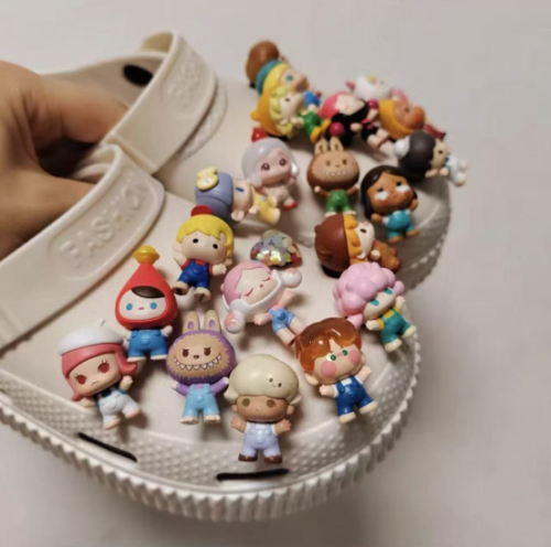 Yunmu Pavilion Small Cute Hole Shoe Buckle Finished Product